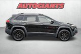 Used 2017 Jeep Cherokee Trailhawk image 3