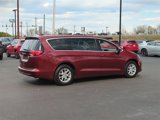 Used 2017 Chrysler Pacifica Touring image 3