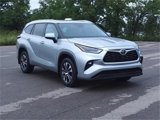 Used 2021 Toyota Highlander XLE image 2