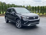 Used 2024 Volkswagen Taos SE w/ Panoramic Sunroof Package image 2