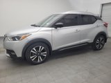 Used 2020 Nissan Kicks SR image 2