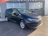 Used 2022 Chrysler Voyager LX image 4