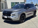 Used 2022 Mitsubishi Outlander SE image 2
