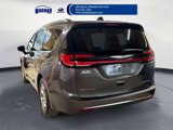 Used 2023 Chrysler Pacifica Limited image 3