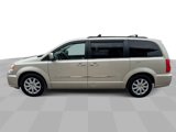 Used 2013 Chrysler Town & Country Touring image 5