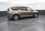Used 2018 Chrysler Pacifica Touring-L w/ Advanced Safetytec Group image 6
