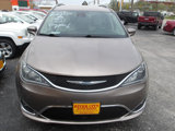 Used 2017 Chrysler Pacifica Touring-L Plus w/ Advanced Safetytec Group image 2