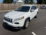 Used 2018 Jeep Cherokee Latitude Plus w/ Comfort/Convenience Group image 3