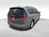 Used 2022 Chrysler Pacifica Touring-L image 6