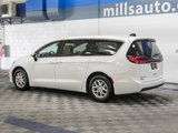 Used 2023 Chrysler Pacifica Touring-L image 4