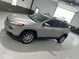 Used 2018 Jeep Cherokee Limited image 3