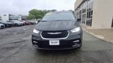 Used 2022 Chrysler Pacifica Touring-L image 3