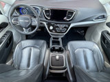 Used 2022 Chrysler Pacifica Touring-L image 4