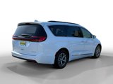 Used 2022 Chrysler Pacifica Limited image 5