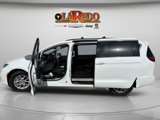Used 2022 Chrysler Pacifica Touring-L image 4