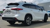 Used 2022 Toyota Highlander XLE image 3