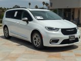 Used 2023 Chrysler Pacifica Limited image 3