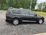 Used 2019 Chrysler Pacifica Touring-L image 3