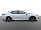 Used 2021 Toyota Camry XLE image 2