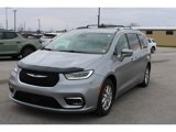 Used 2021 Chrysler Pacifica Touring-L image 6
