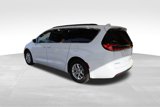 Used 2022 Chrysler Pacifica Touring-L image 3