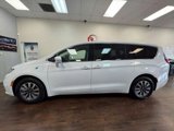 Used 2022 Chrysler Pacifica Touring-L image 2