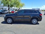 Used 2021 Jeep Grand Cherokee Laredo image 3