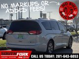 Used 2017 Chrysler Pacifica Platinum image 4