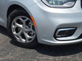 Certified 2022 Chrysler Pacifica Limited image 3