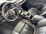 Certified 2024 Porsche Macan image 4