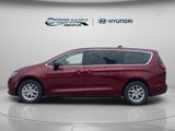 Used 2023 Chrysler Pacifica Touring-L image 4
