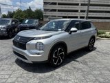 Used 2024 Mitsubishi Outlander SE image 3