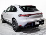 Certified 2025 Porsche Macan image 3