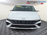 Used 2025 Hyundai Elantra SE image 2