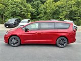 New 2025 Chrysler Pacifica Select image 2
