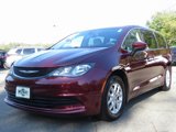 Used 2017 Chrysler Pacifica Touring image 2