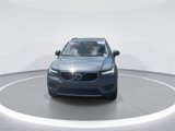 Used 2021 Volvo XC40 T5 Momentum image 2