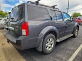 Used 2010 Nissan Pathfinder SE image 4
