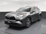 Used 2020 Toyota Highlander XLE image 2