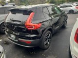Used 2023 Volvo XC40 B5 Core image 2