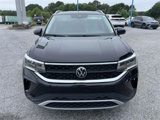 Used 2023 Volkswagen Taos SE w/ Panoramic Sunroof Package image 2