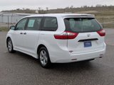 Used 2018 Toyota Sienna L w/ Carpet Mat Package image 4