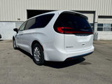New 2025 Chrysler Pacifica Select image 3