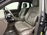 Certified 2021 Porsche Macan image 5
