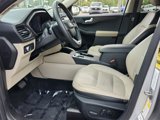 Used 2020 Ford Escape Titanium image 4