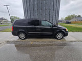 Used 2014 Chrysler Town & Country Touring image 2
