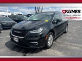 Used 2023 Chrysler Pacifica Touring-L image 5