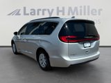 Used 2022 Chrysler Pacifica Touring-L image 3