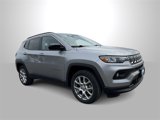 Used 2022 Jeep Compass Latitude image 2