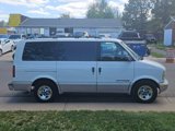 Used 2000 GMC Safari AWD w/ Sle Marketing Option Pkg 2 image 4